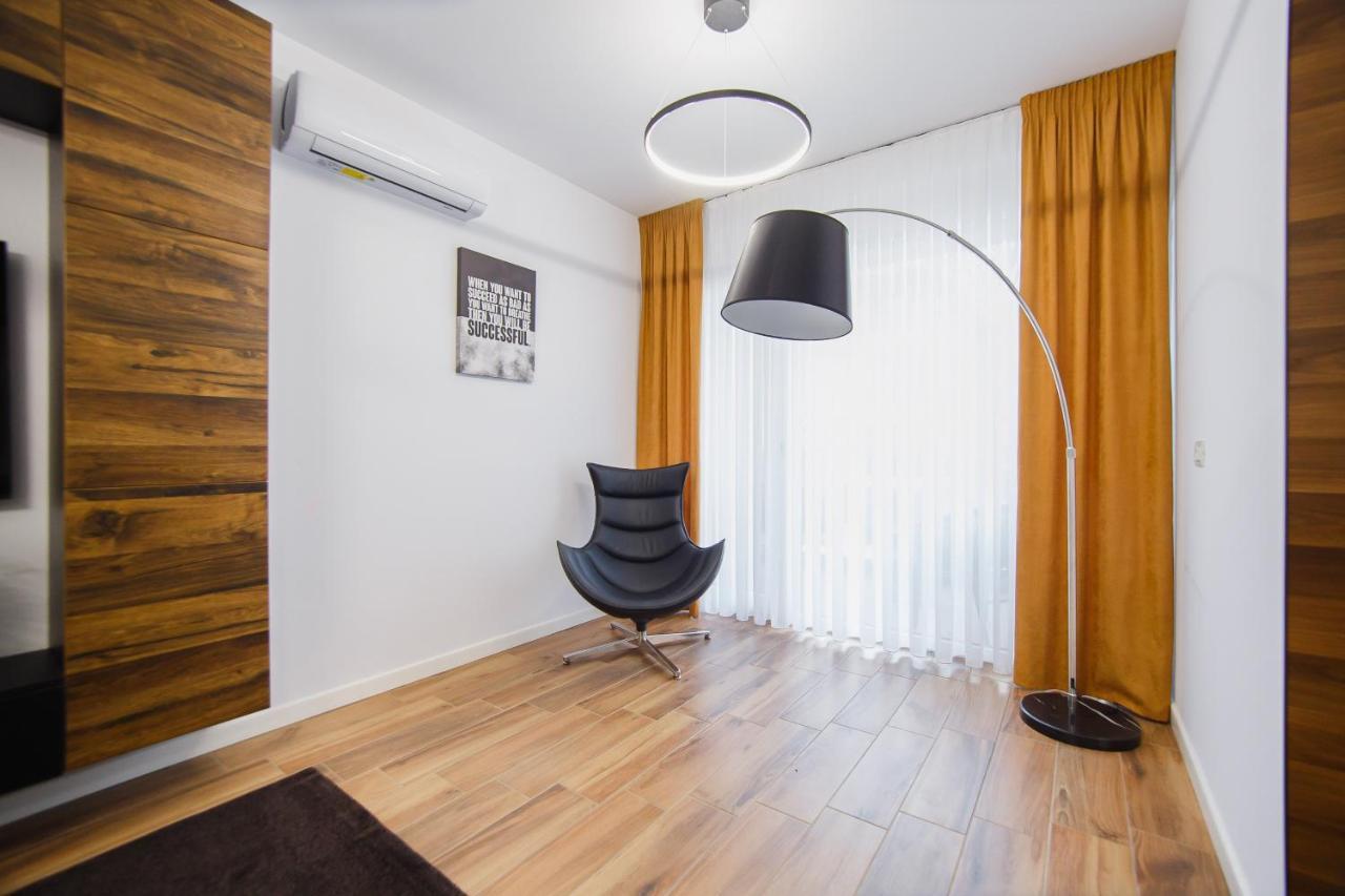 Chocolate Delight At West Residence Oradea Exteriör bild