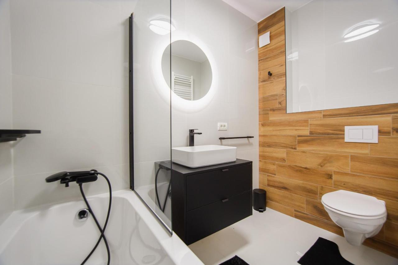 Chocolate Delight At West Residence Oradea Exteriör bild