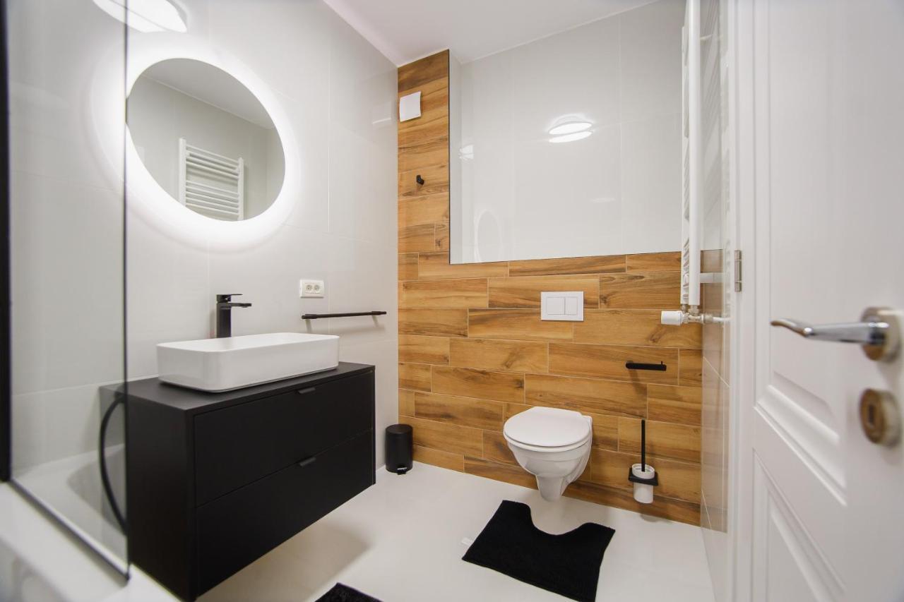 Chocolate Delight At West Residence Oradea Exteriör bild